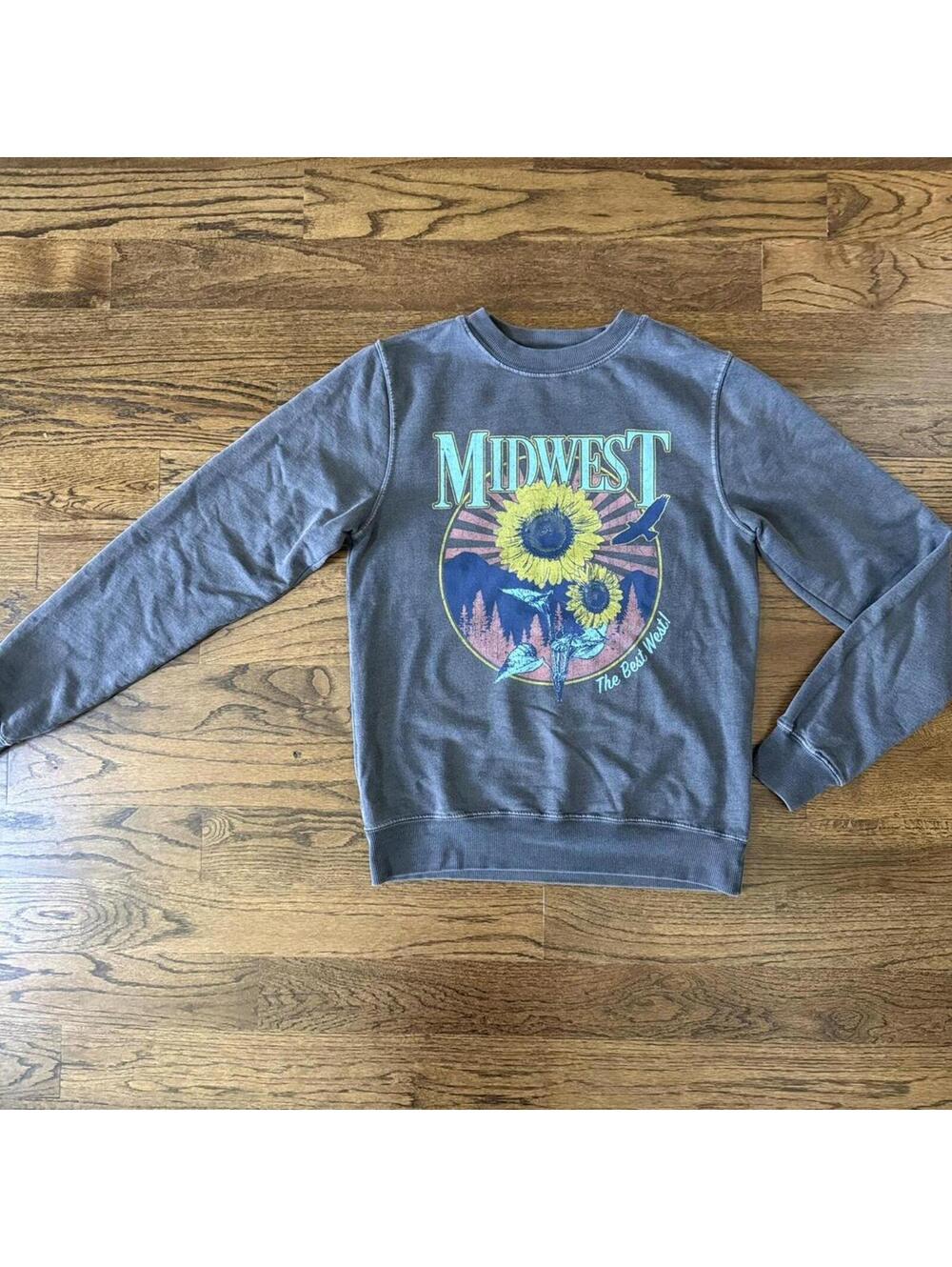 🌻 Midwest Sunflower Graphic Sweatshirt XS Altar’d State - Picture 2 of 7